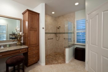 Remodeled bathroom by M & M Developers Inc.